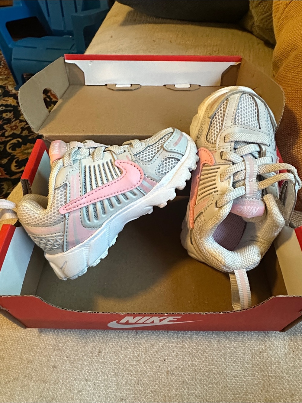 Like new in box Nike baby Vomero sneakers size 5c